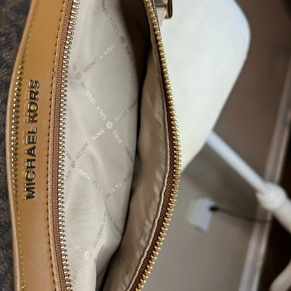 Michael Kors Kenly Medium Waist Pack Crossbody Signature Brown - Picture 11 of 15